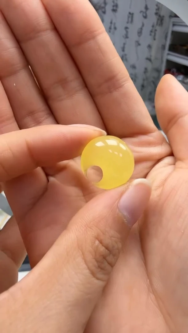 裸石琥珀未镶嵌如图