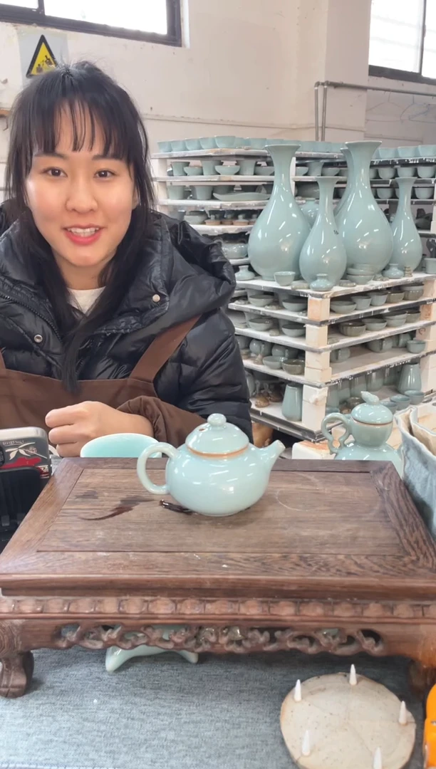 【闪购商品】瓷片微瑕天青小小容天壶。。。