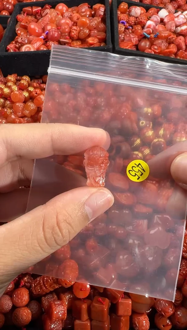南红玛瑙未镶嵌颈饰1