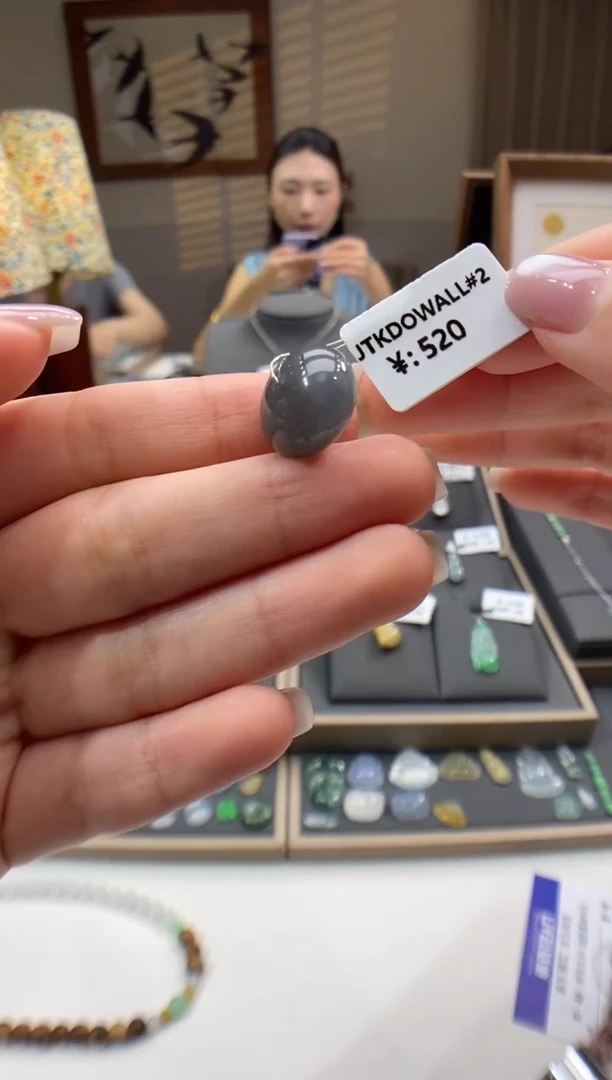 翡翠未镶嵌颈饰路路通