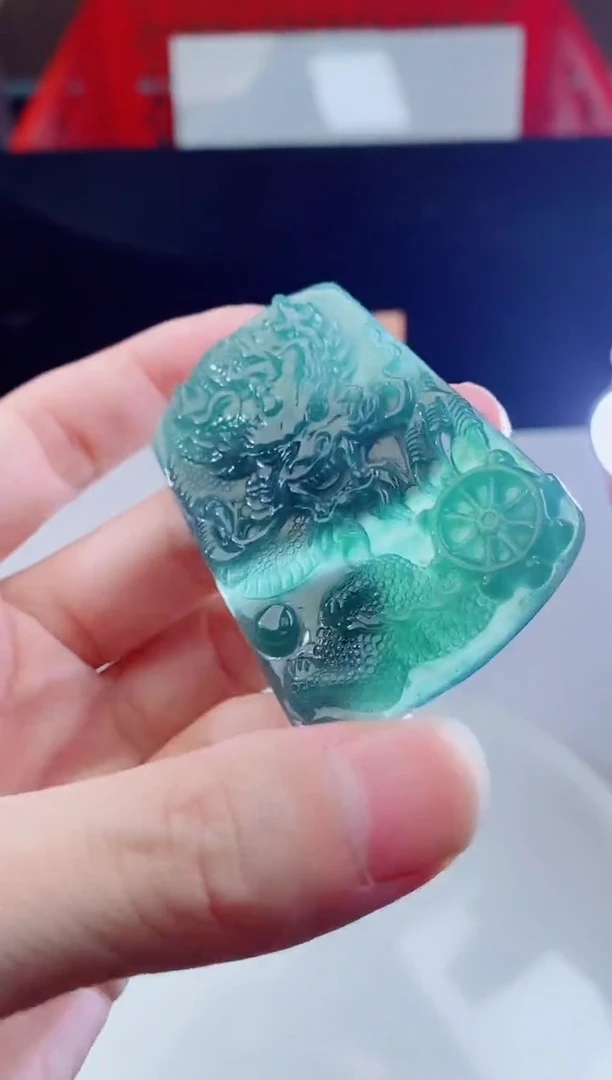 颈饰未镶嵌翡翠    ·