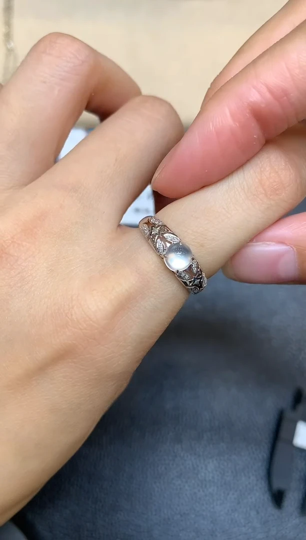 18K金镶嵌戒指翡翠蛋面【无服务费