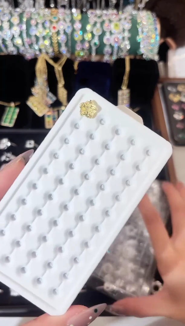 非金属合成立方氧化锆紫荆花鹅黄卡10一颗