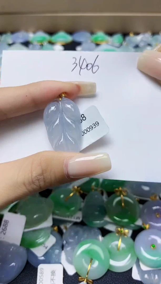 翡翠18K金镶嵌颈饰 天然缅甸翡翠A货