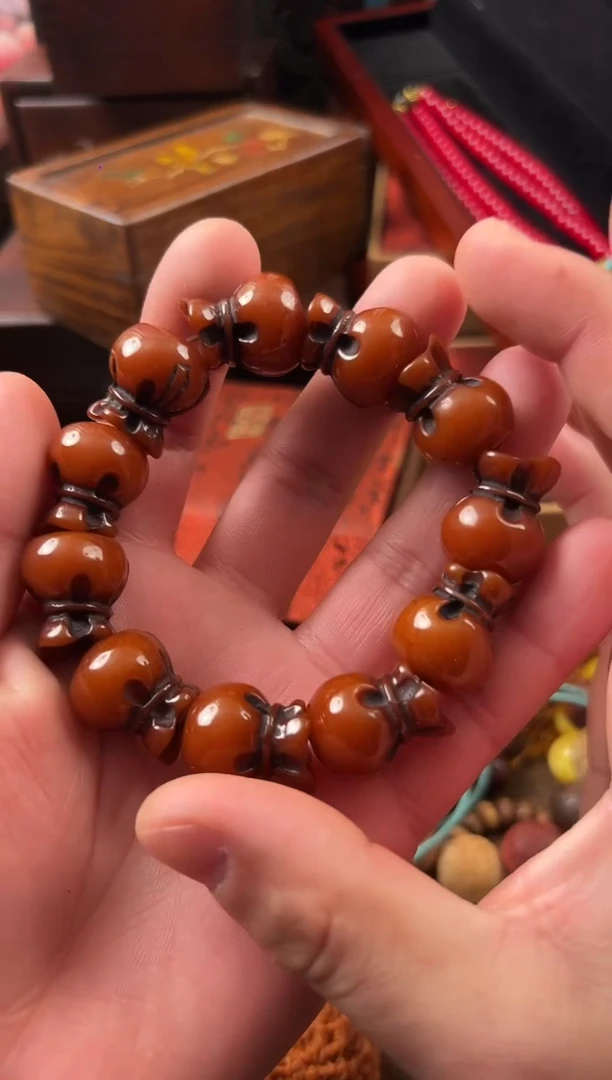 蜜蜡颈饰未镶嵌................