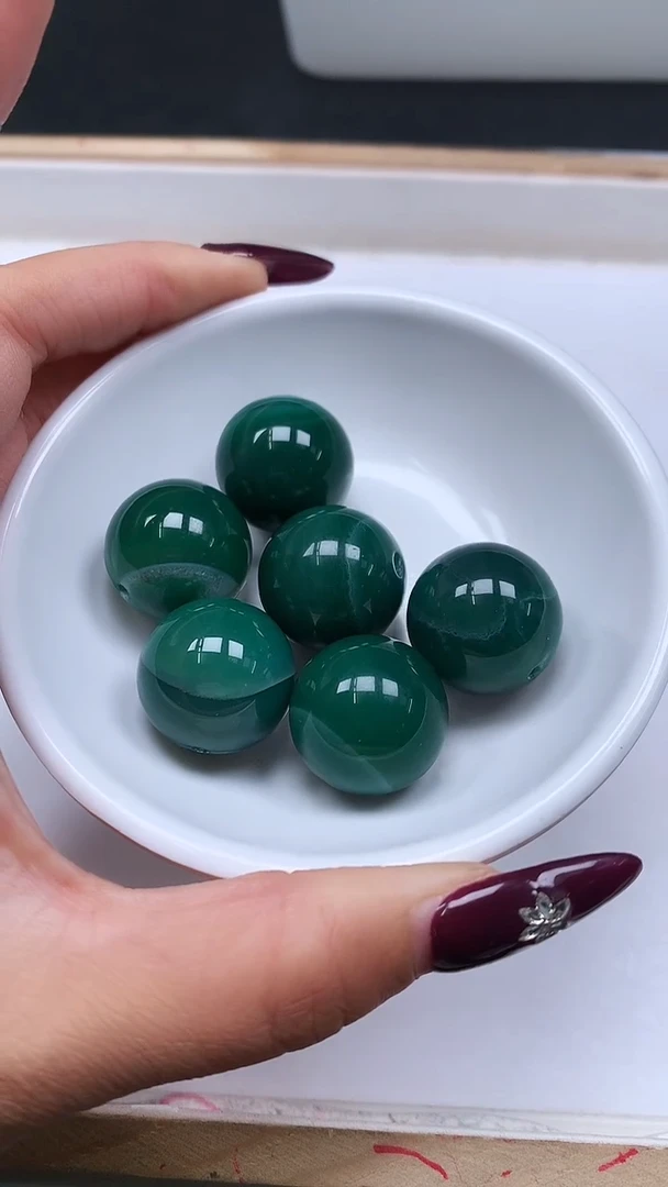 未镶嵌散珠玛瑙/玉髓B1167 绿 缠 丝 20mm 1个8元