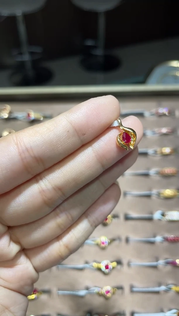 吊坠(不含链)18K金镶嵌红宝石1