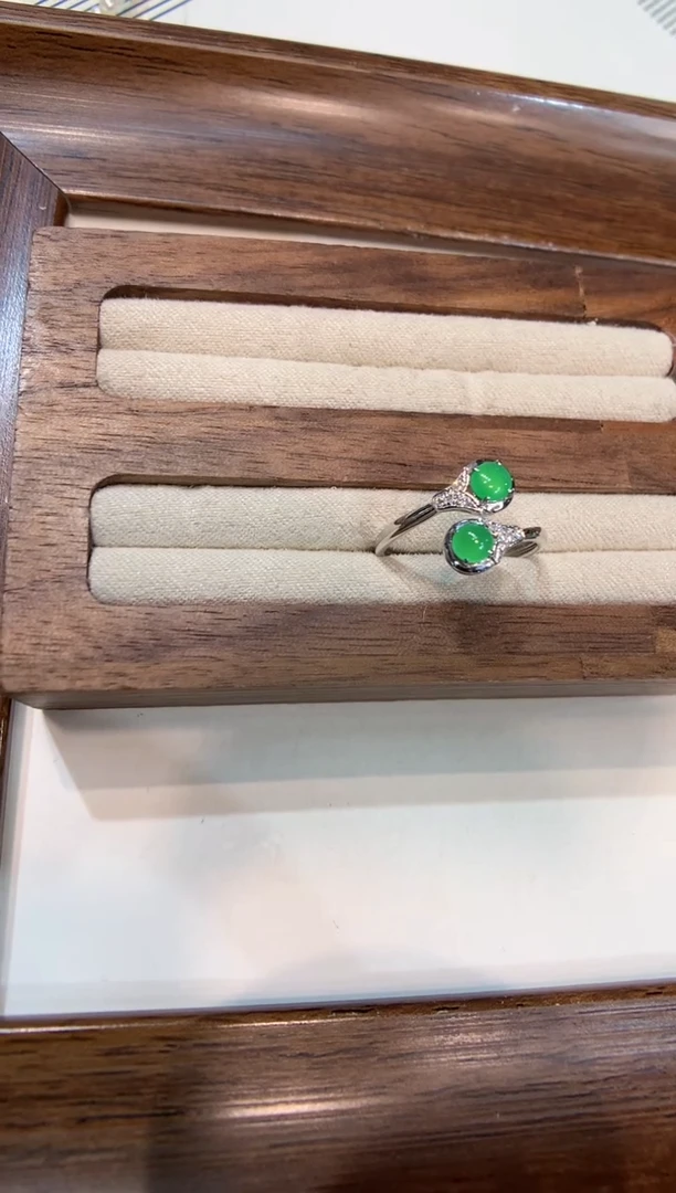 18K金镶嵌戒指翡翠戒指活口