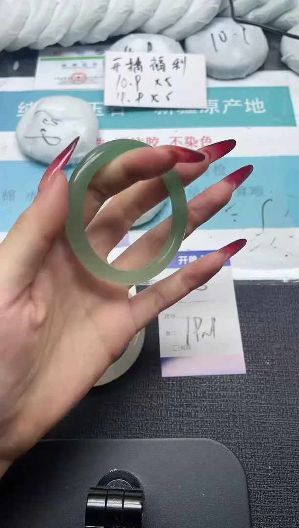 未镶嵌手镯石英质玉8-54