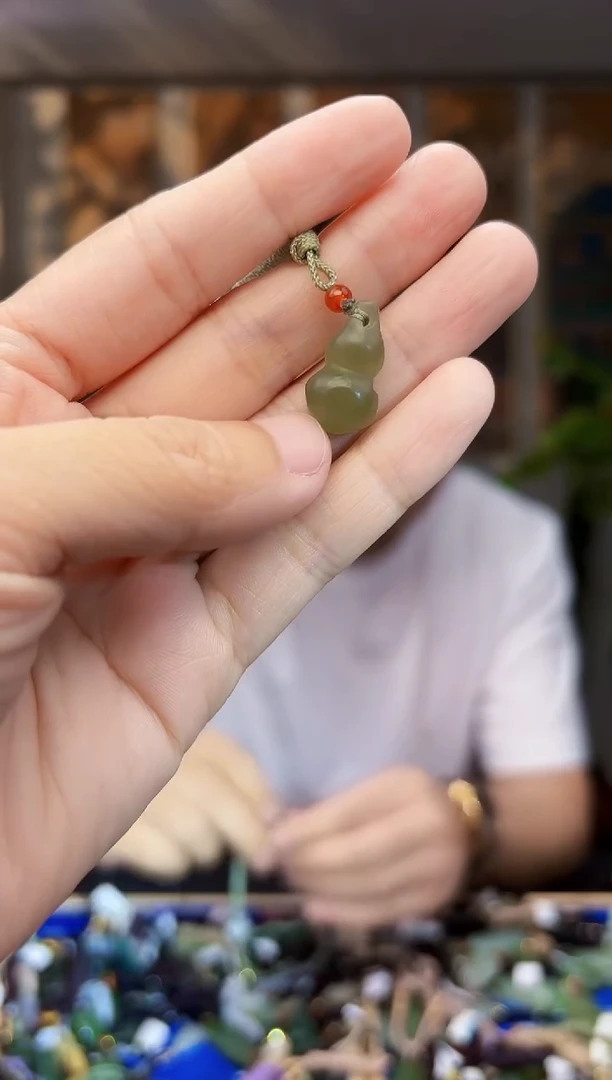 和田玉未镶嵌挂件拍一发一