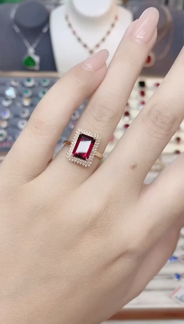18K金镶嵌戒指红色碧玺-3.1ct