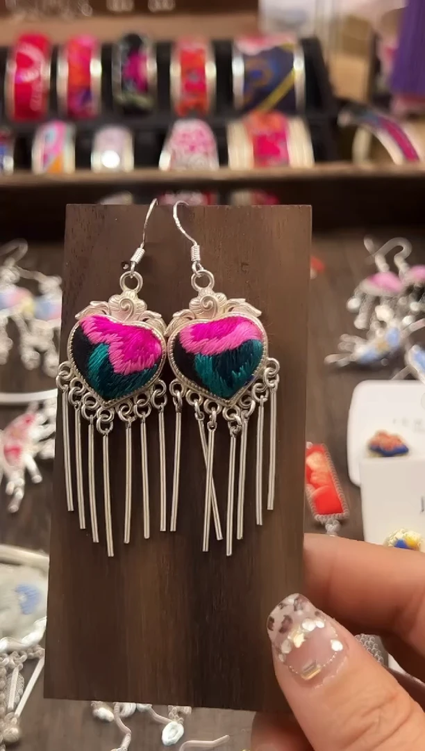 【闪购商品】织绣民族风老绣饰品257