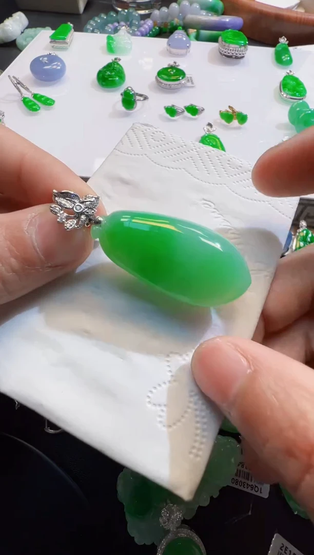 翡翠18K金镶嵌吊坠(不含链)福瓜