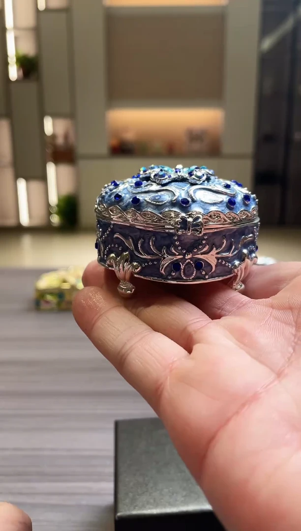 四角蝴蝶盒