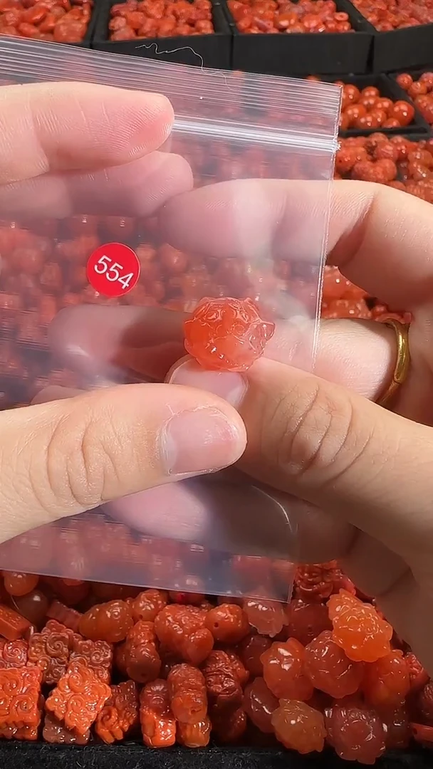 颈饰未镶嵌南红玛瑙1