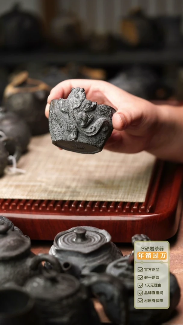 柯荣盛老师作品冰碛岩重工雕刻黑豹貔貅杯