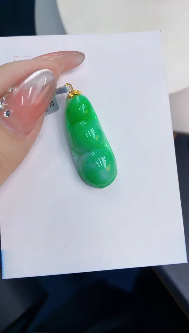翡翠未镶嵌颈饰1