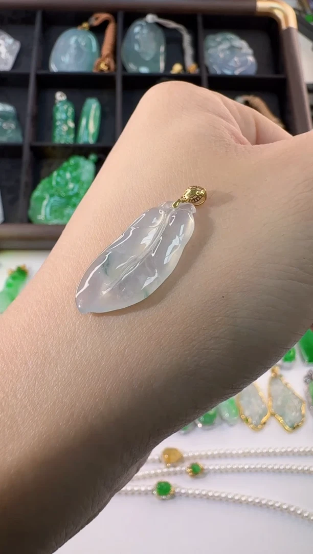 颈饰18K金镶嵌翡翠缅甸A货翡翠