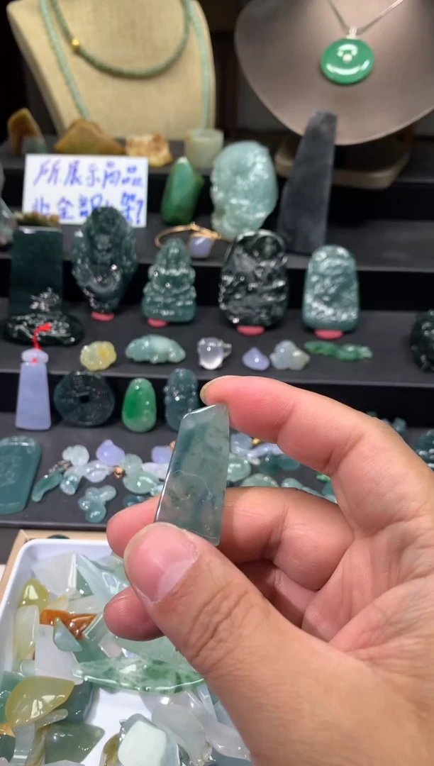 【闪购商品】翡翠吊坠(不含链)未镶嵌翡翠无事石