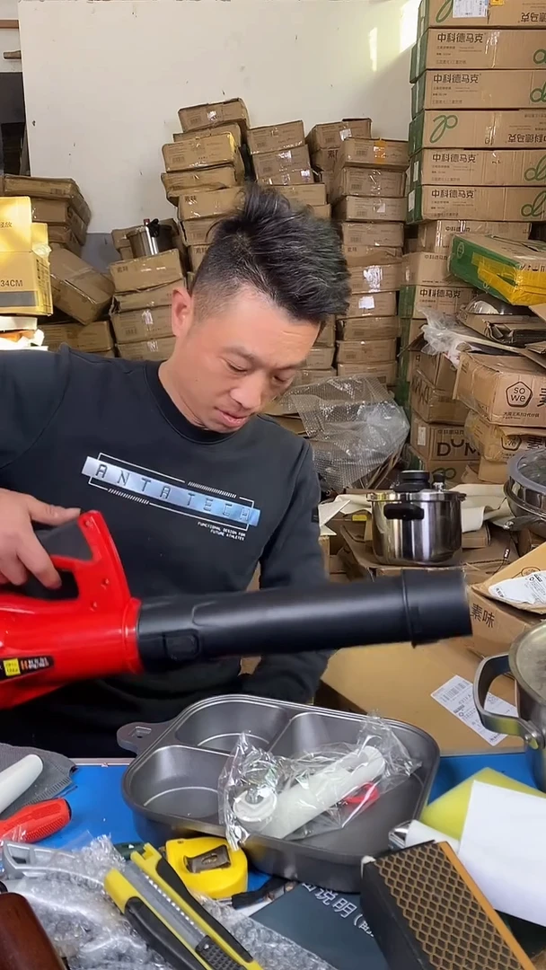 1吹风机 大  红色