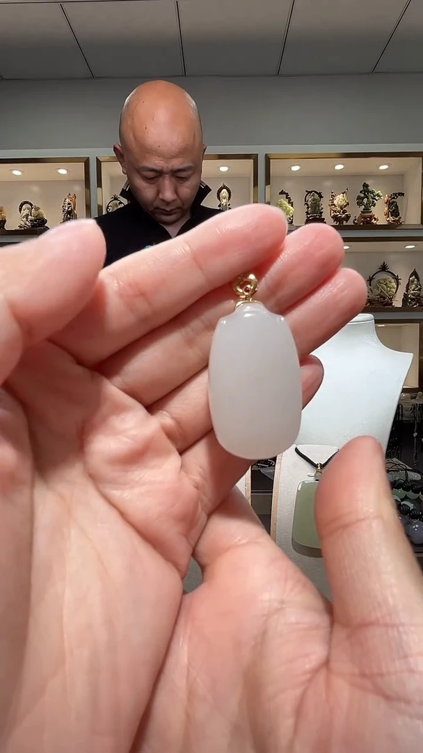 和田玉18K金镶嵌颈饰苏