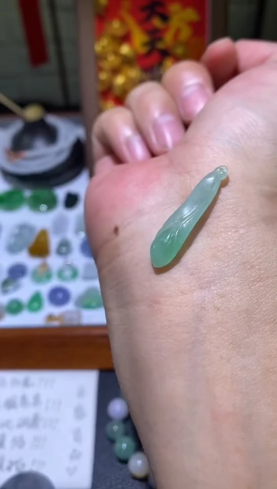颈饰未镶嵌翡翠吊坠