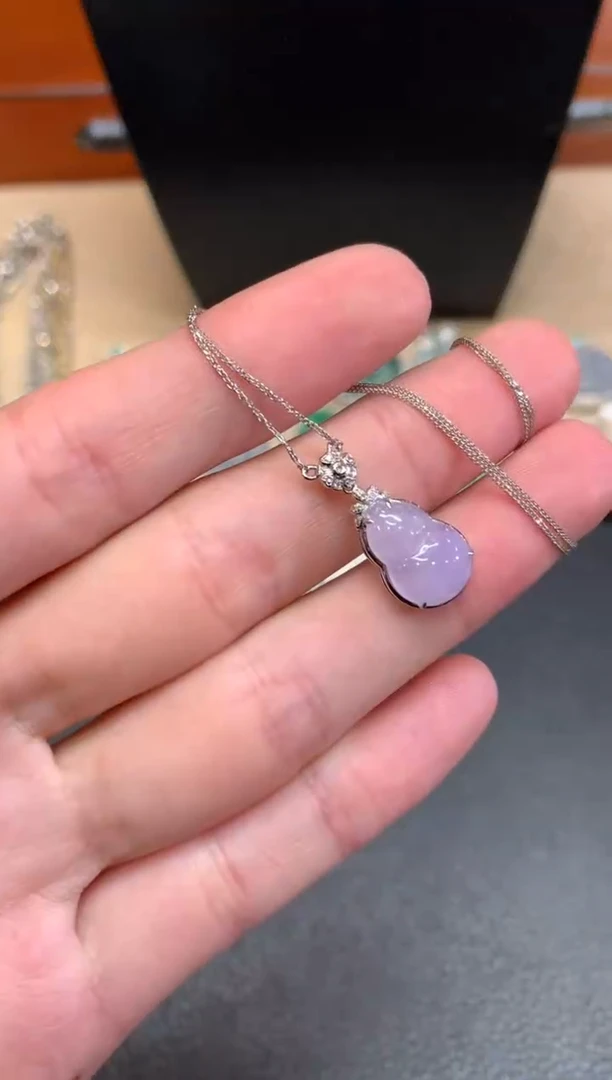 【闪购商品】翡翠颈饰18K金镶嵌葫芦【无服务费】