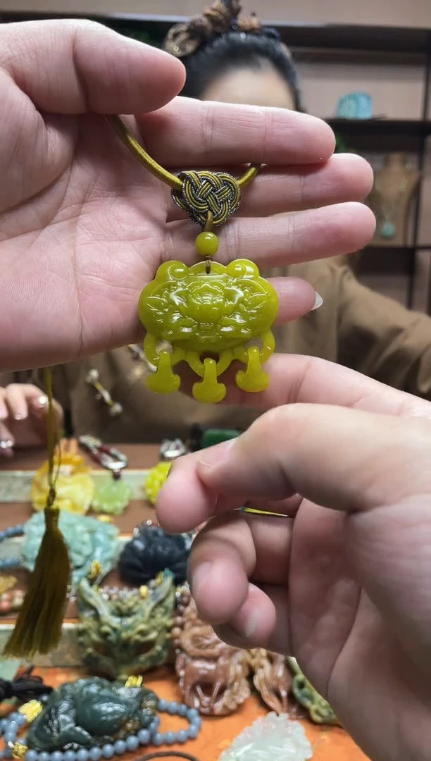 未镶嵌岫玉吊坠多样性发货发其中之一