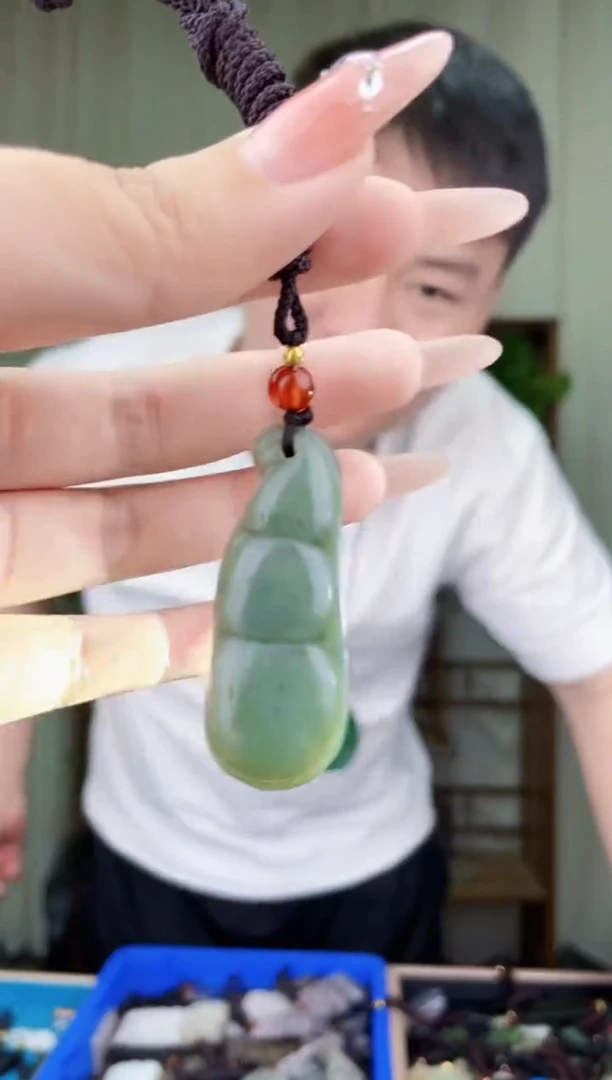 和田玉未镶嵌挂件拍一发一，多样性发货！