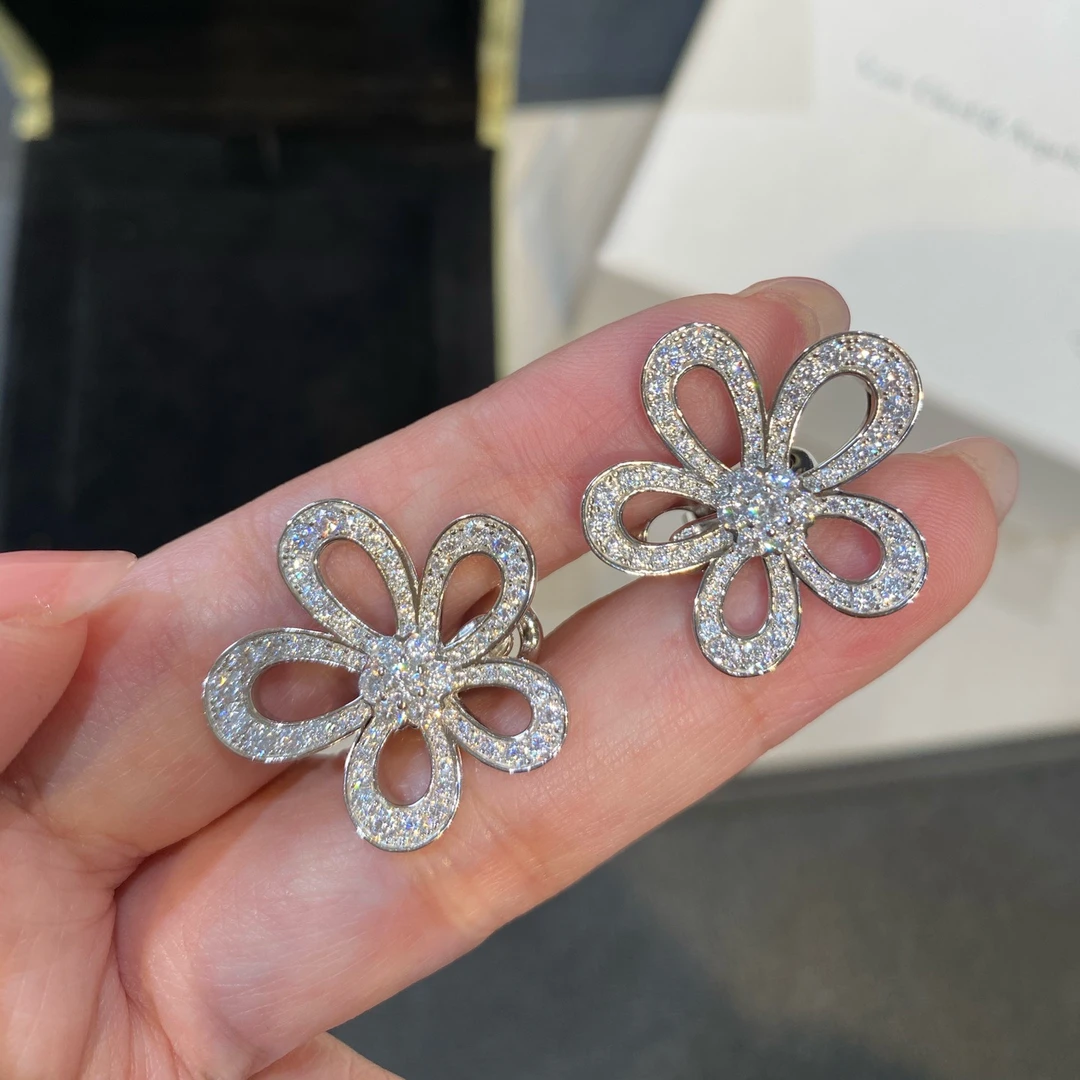 【Aivy】围巾 V67闪亮镂空花朵围巾 V83围巾气质轻奢时尚少女