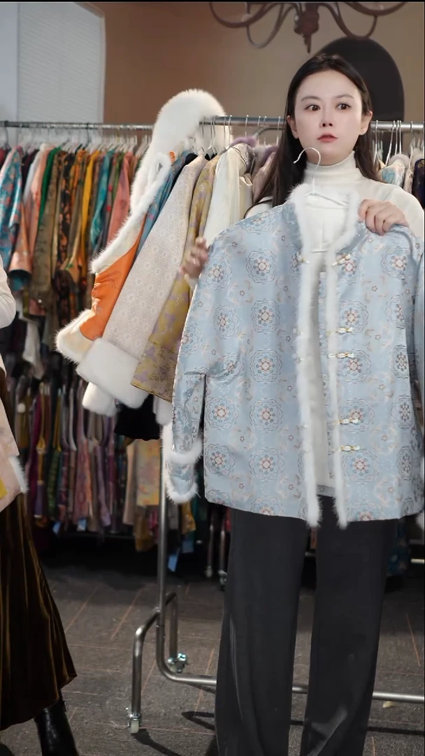 宝箱奔鹿夹棉外套