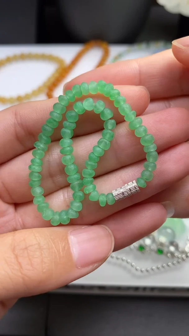 定制翡翠未镶嵌手串