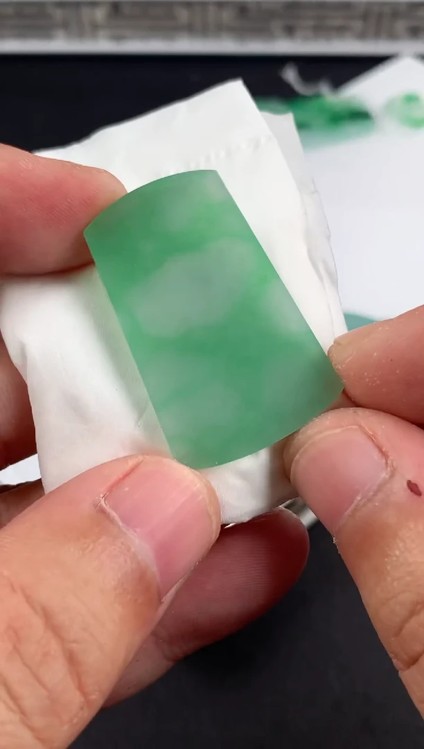 未镶嵌定制翡翠大****记翡翠