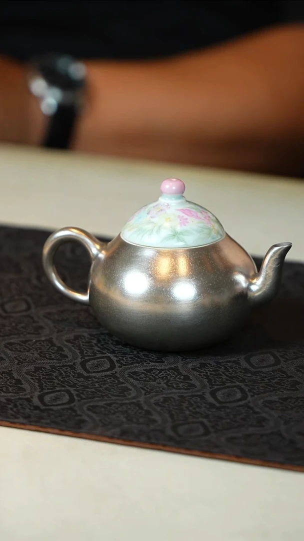 繁花Y釉孟臣壶繁花Y釉孟臣壶