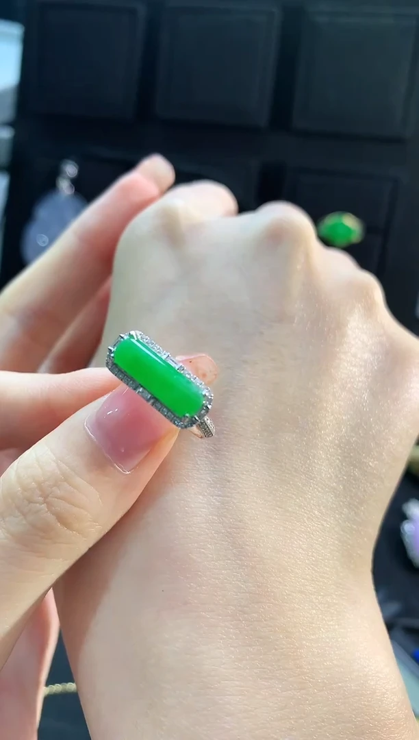 【闪购商品】翡翠戒指18K金镶嵌手饰