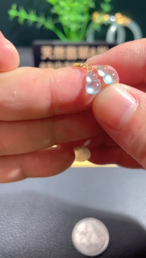 翡翠18K金镶嵌颈饰翡翠