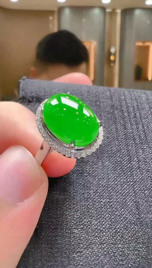 18K金镶嵌戒指翡翠天然A货翡翠