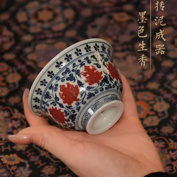 刻画堂/青花釉里红双狮缠枝大压手杯