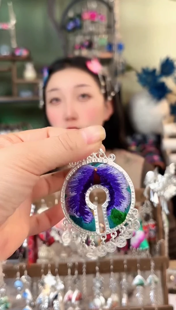 彩云南阁非遗老绣苗银饰品204