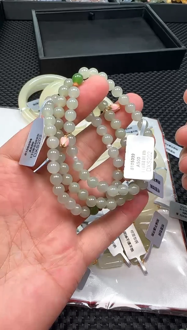 手串未镶嵌和田玉一条 约6mm 多样性发1件