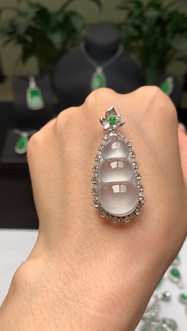 翡翠18K金镶嵌吊坠(不含链)福豆