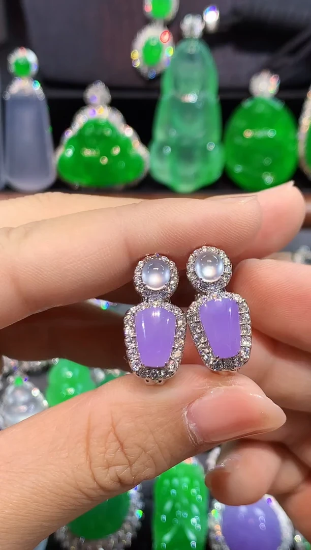 18K金镶嵌翡翠耳饰耳包