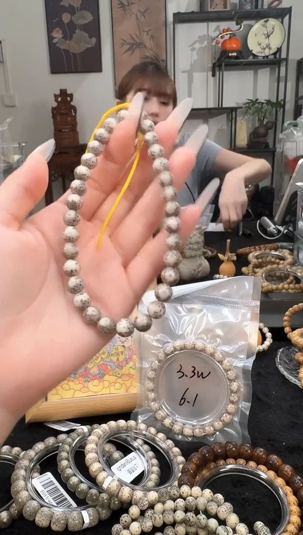 星月菩提手串A026单圈手串8X8 C04