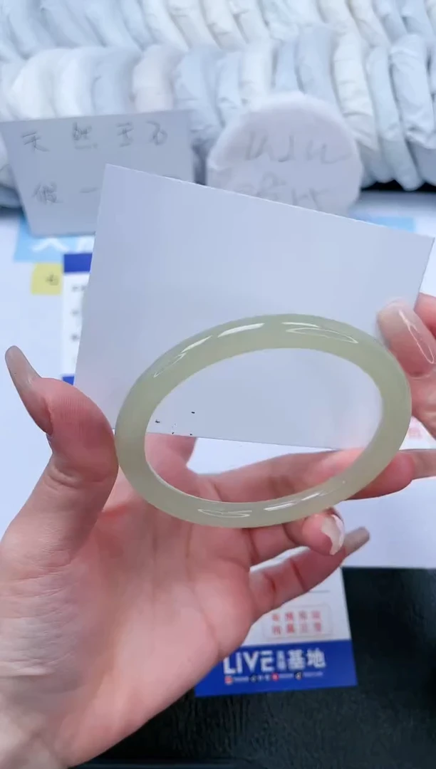 【闪购商品】石英质玉手镯未镶嵌T81-61.6