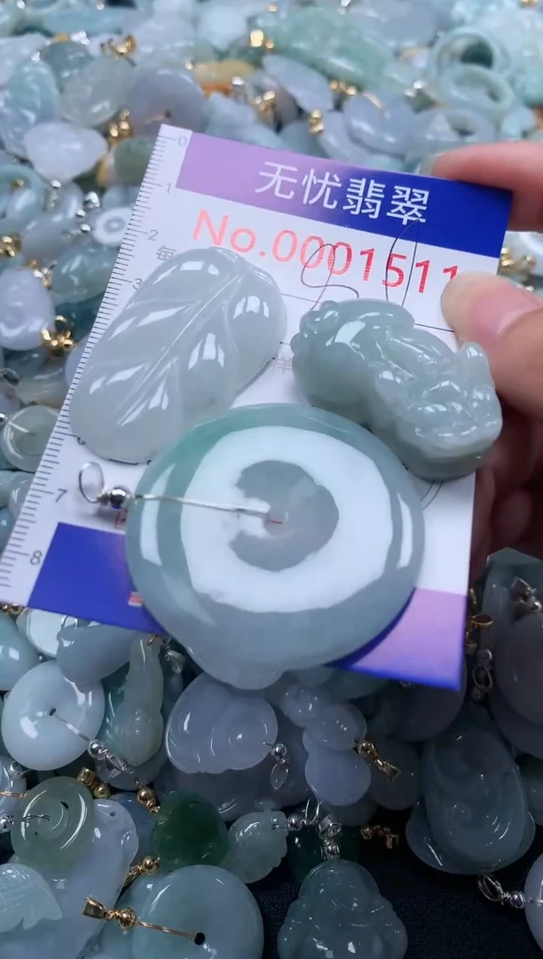 翡翠未镶嵌吊坠(不含链)1511