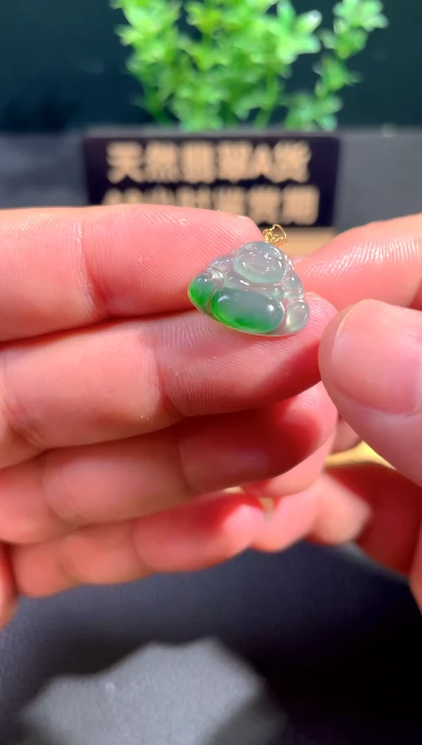 颈饰18K金镶嵌翡翠翡翠
