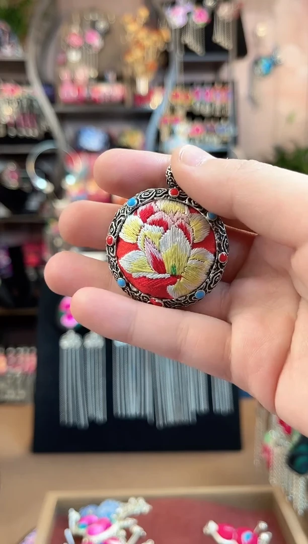 织绣民族风手工非遗老绣饰品258