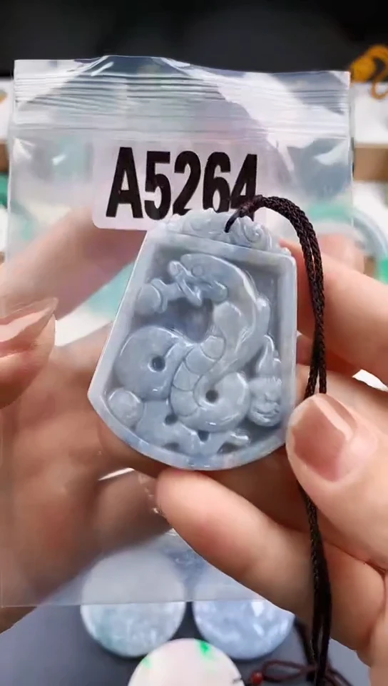 颈饰未镶嵌翡翠天然翡翠吊坠挂件