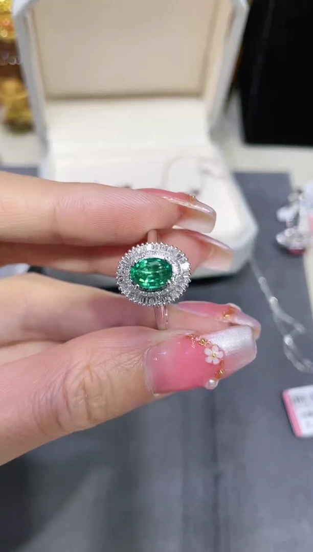 【闪购商品】祖母绿戒指18K金镶嵌·