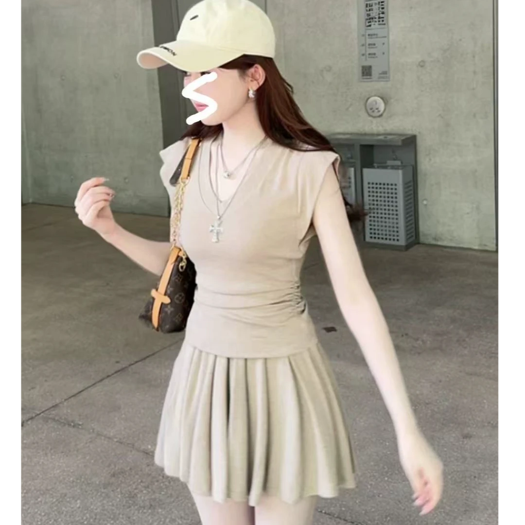 2025年夏v领短袖T恤半身裙套装女夏韩版设计感A字百褶短裙两件套